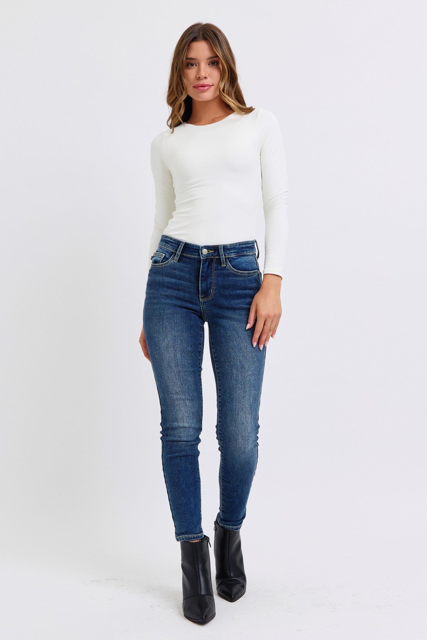 Judy Blue Evie Mid-Rise Waist Skinny Jeans with Pockets