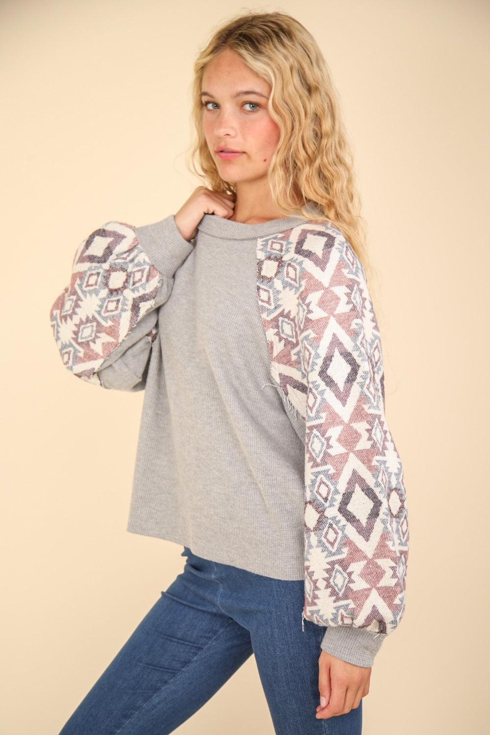 VERY J Steal The Show Printed Long Sleeve Knit Top in Heather Grey