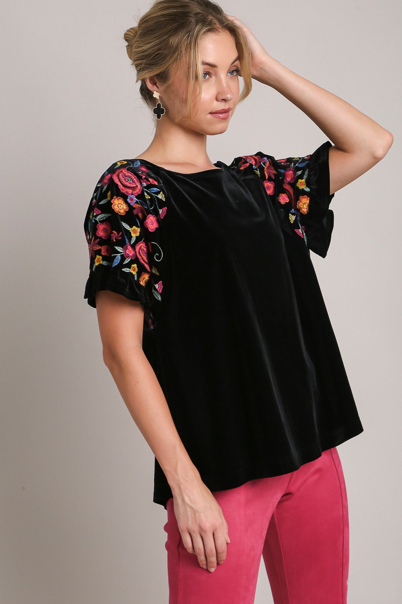 Umgee Tells A Story Velvet Embroidery Short Sleeve Blouse in Black