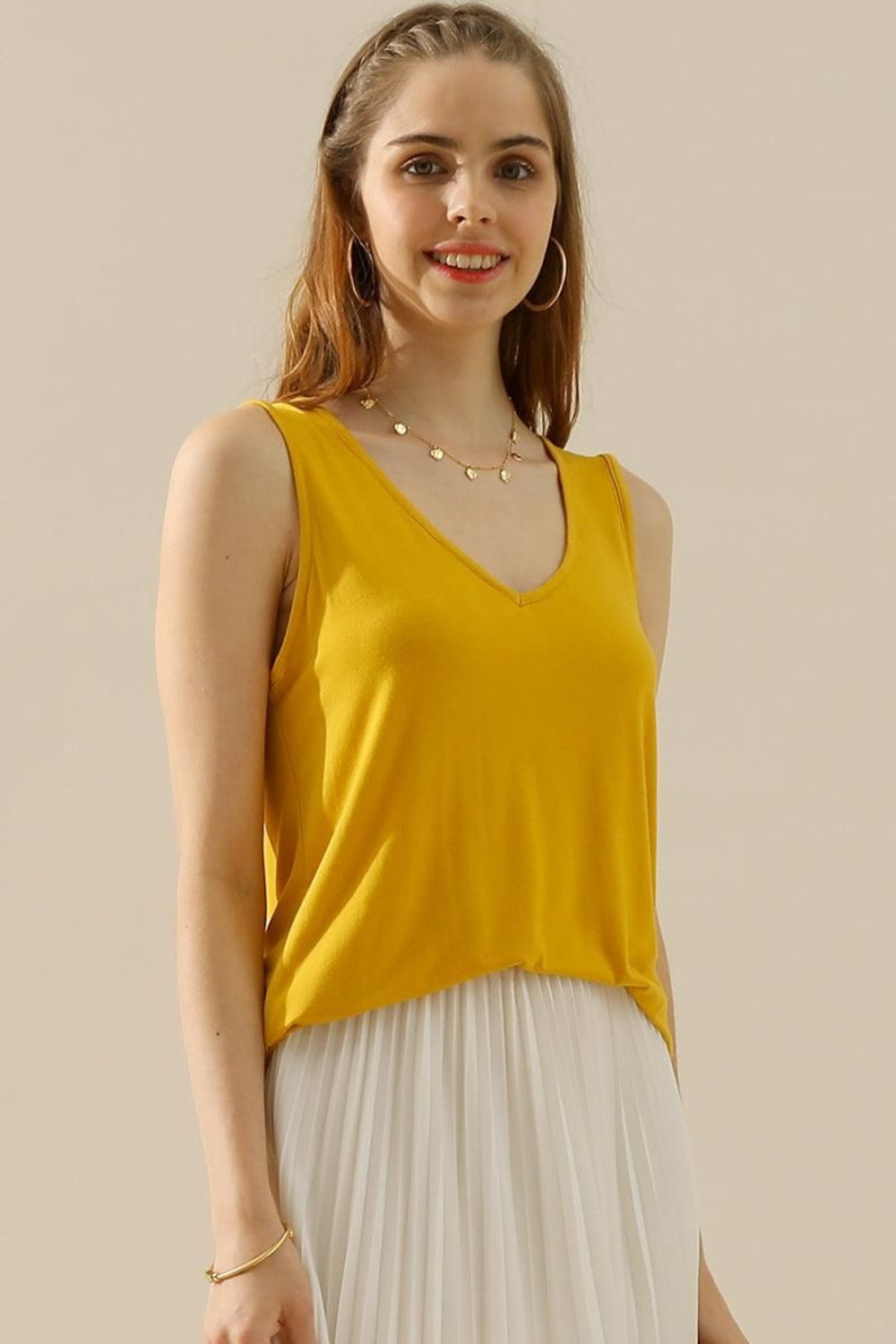 Ninexis Basically Chic V-Neck Curved Hem Tank