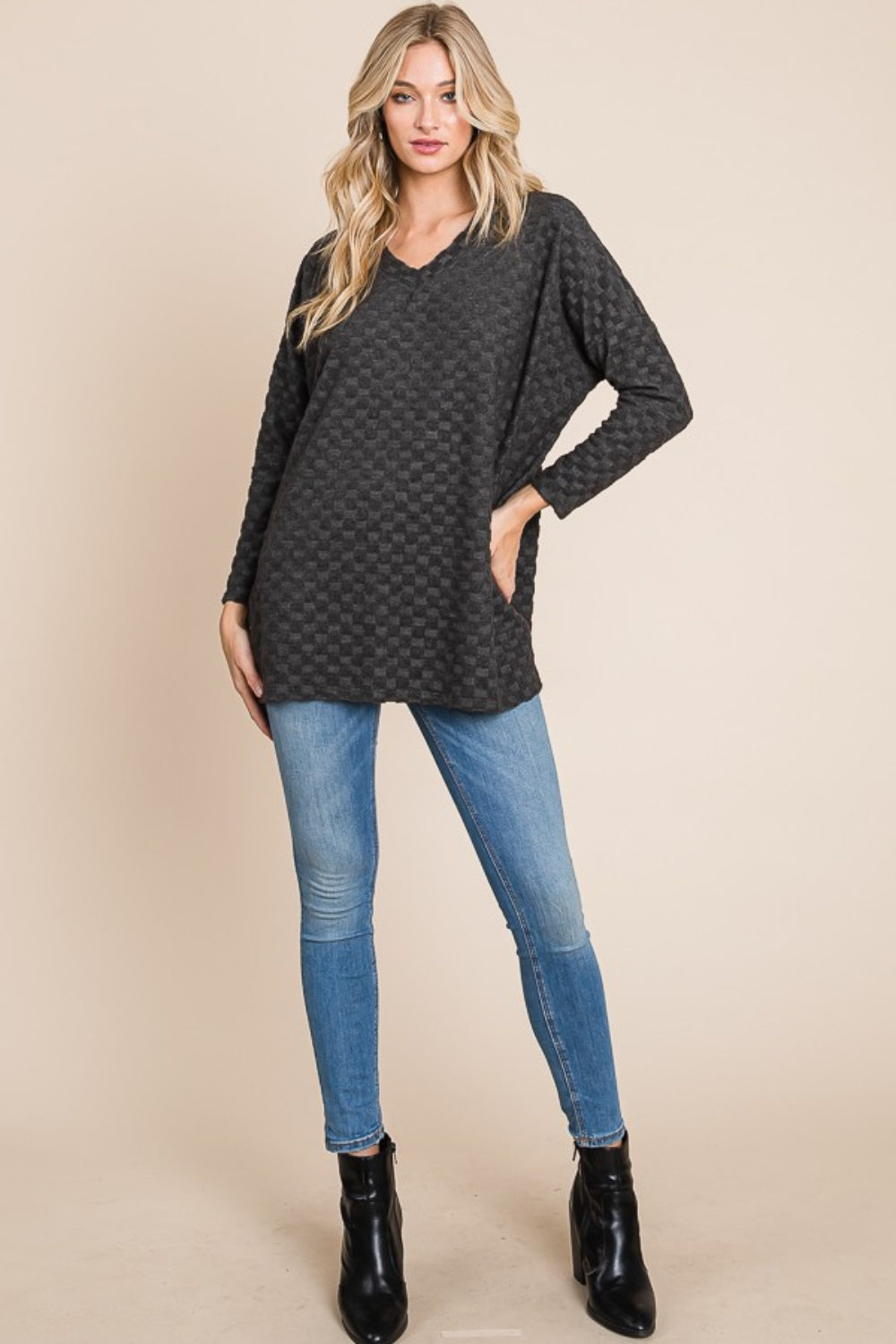 BOMBOM Classy and Checkered Long Sleeve V-Neck T-Shirt