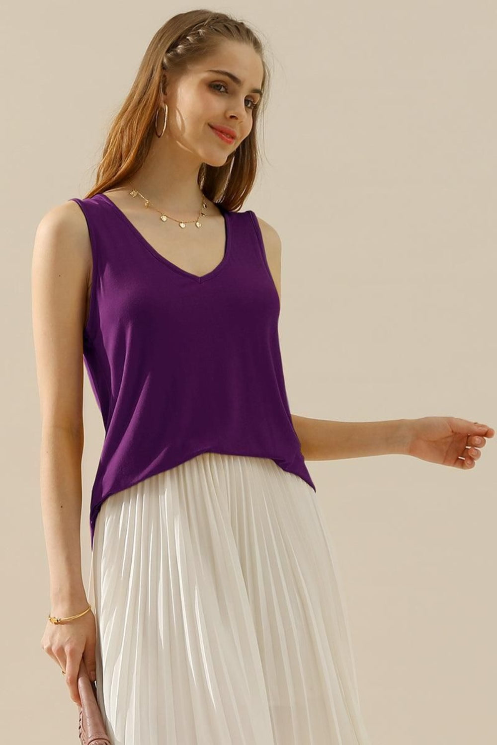 Ninexis Basically Chic V-Neck Curved Hem Tank