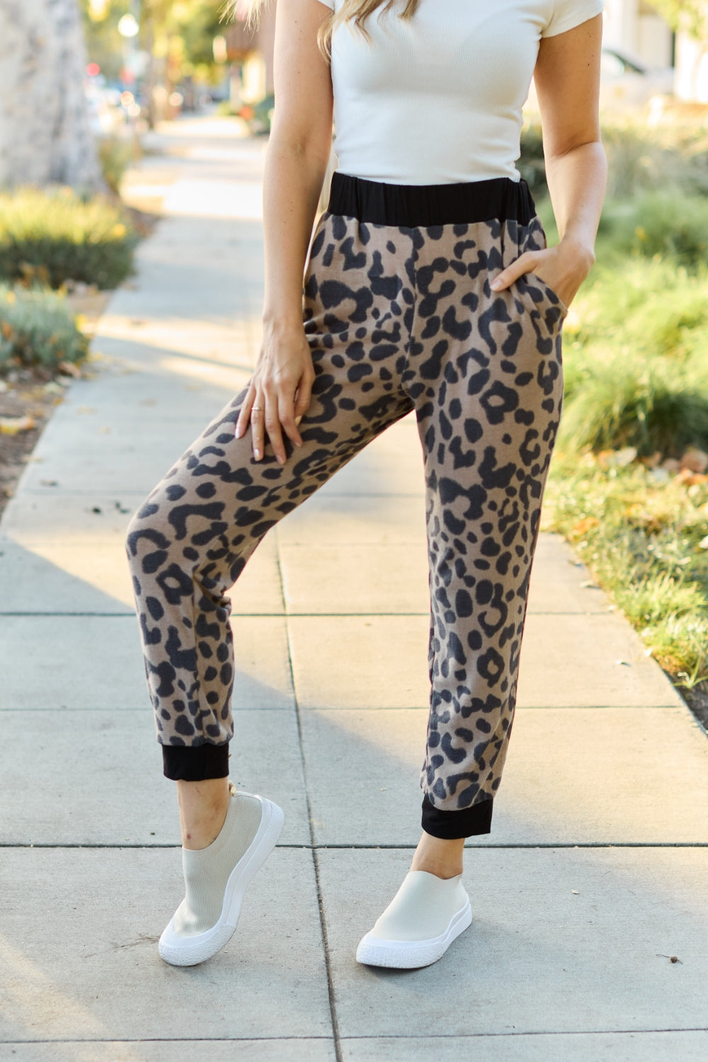 Celeste Design Take It Easy Contrast Sweatpants in Mocha Leopard
