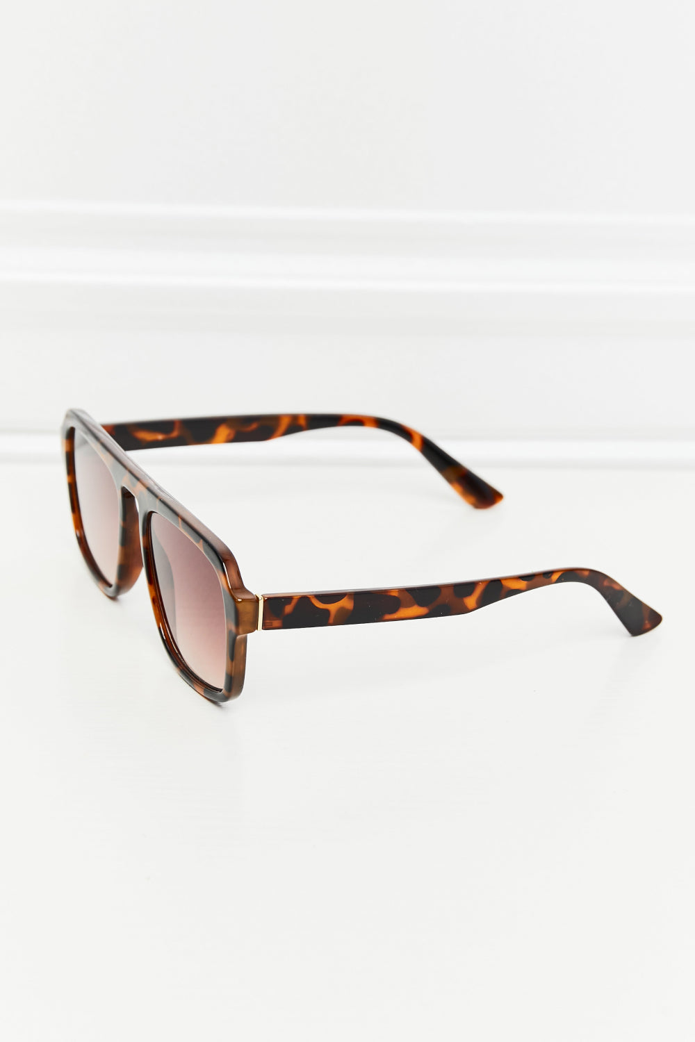 Beauty Is In The Eyes Tortoiseshell Square Polycarbonate Frame Sunglasses