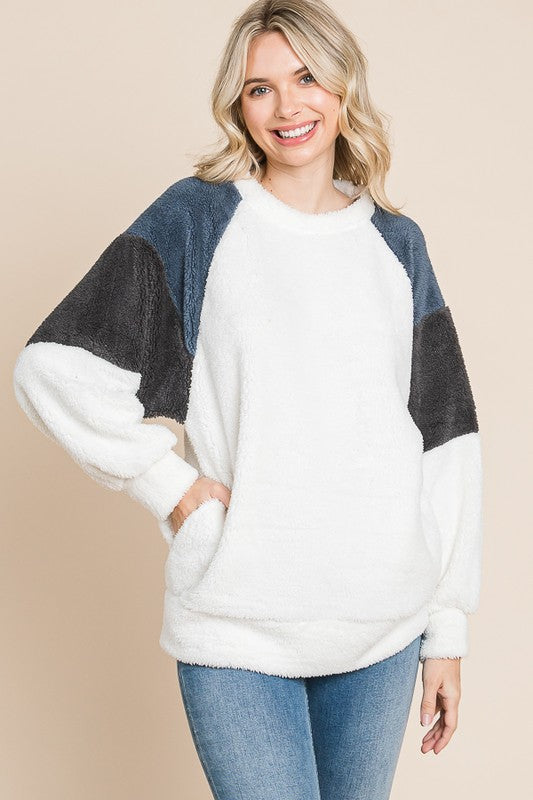 Culture Code A Vintage Year Color Block Faux Fur Raglan Sleeve Sweatshirt in White