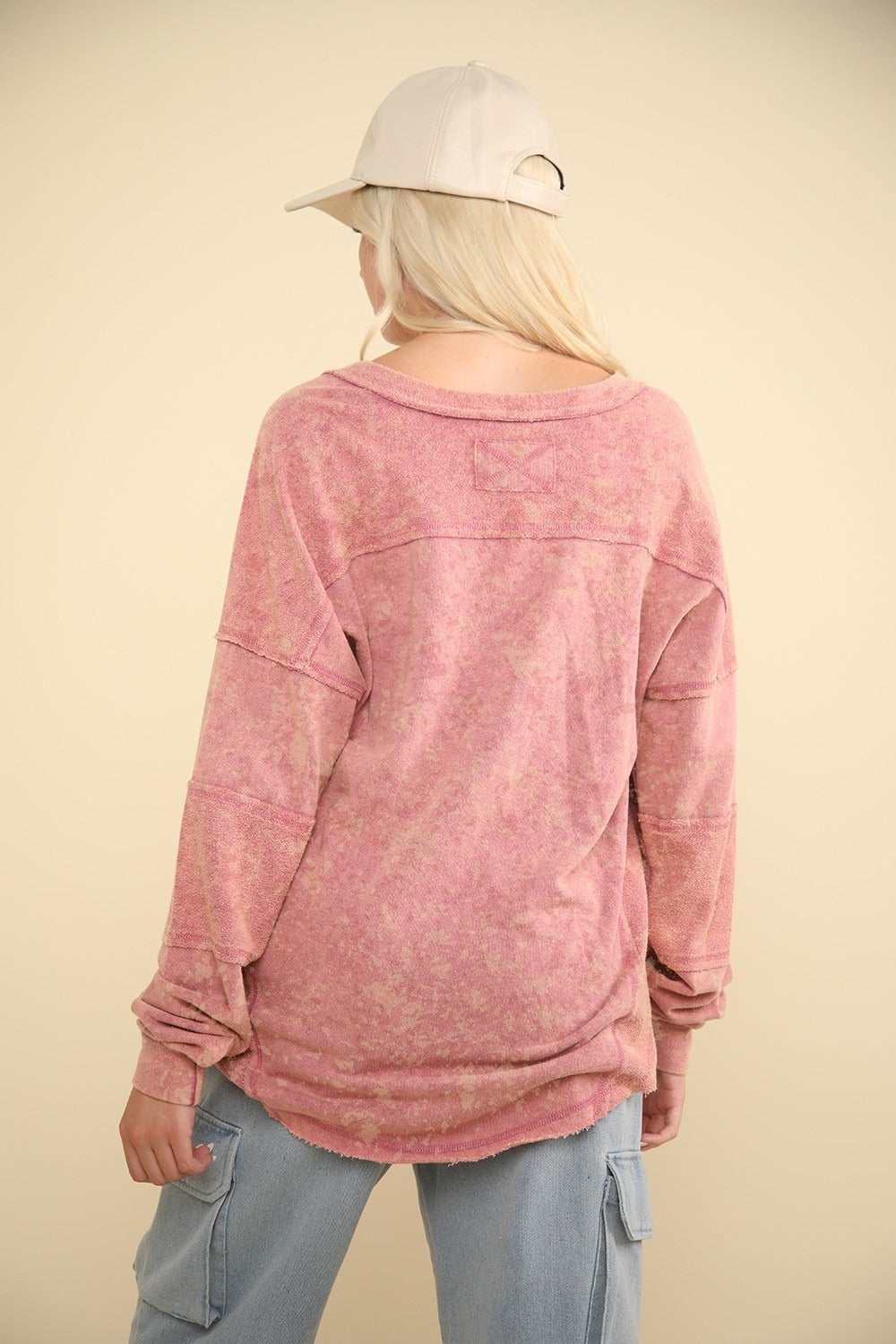 VERY J Here There And Everywhere Washed V-Neck Exposed Seam Knit Top in Mauve