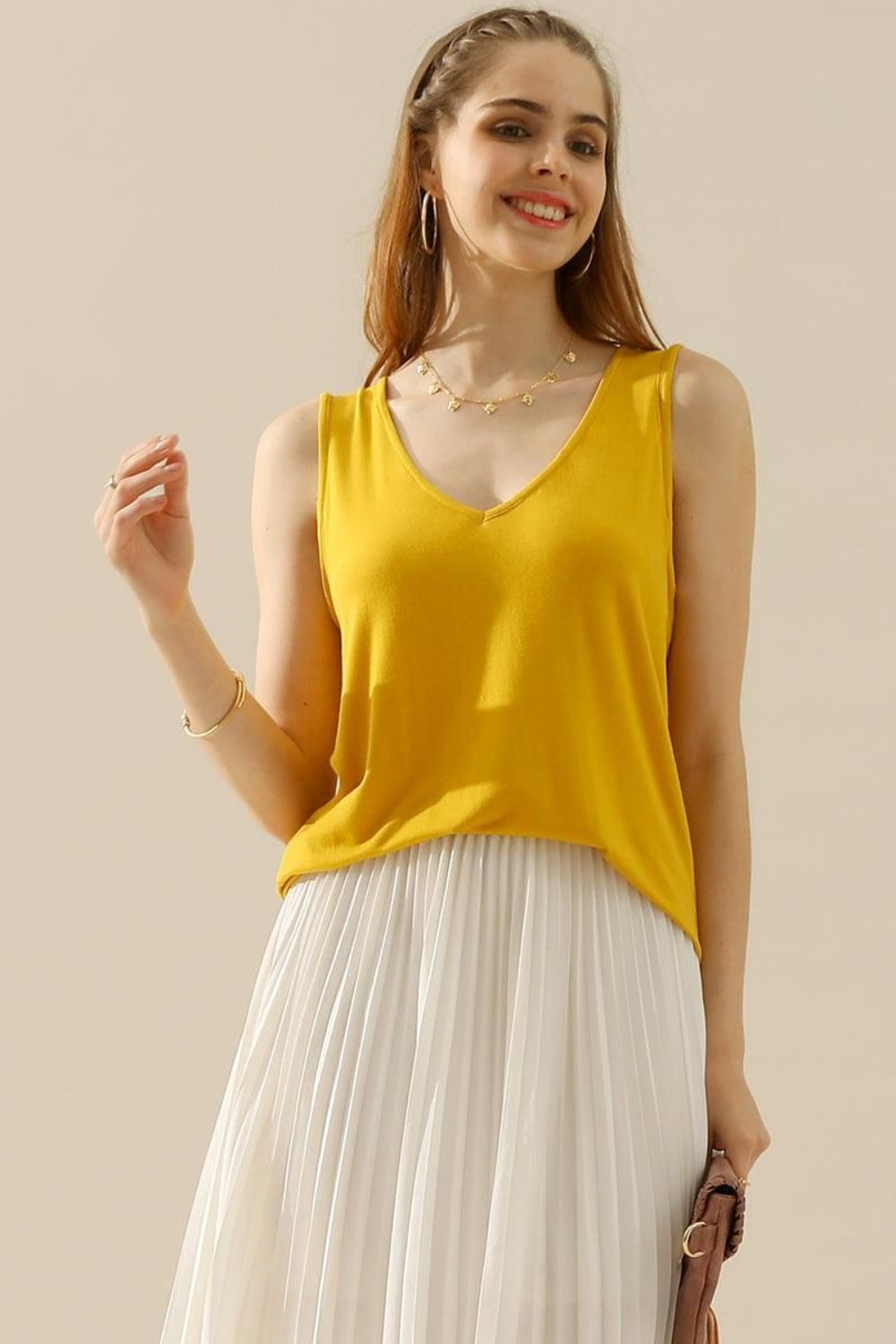 Ninexis Basically Chic V-Neck Curved Hem Tank
