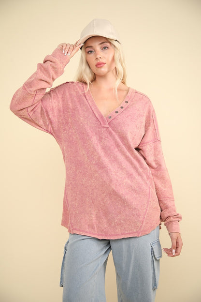 VERY J Here There And Everywhere Washed V-Neck Exposed Seam Knit Top in Mauve