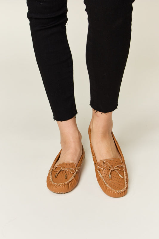 Forever Link Keep It Stepping Bow Decor Flat Loafers in Tan