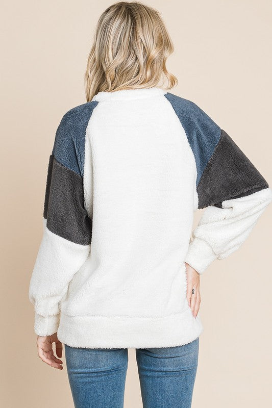 Culture Code A Vintage Year Color Block Faux Fur Raglan Sleeve Sweatshirt in White