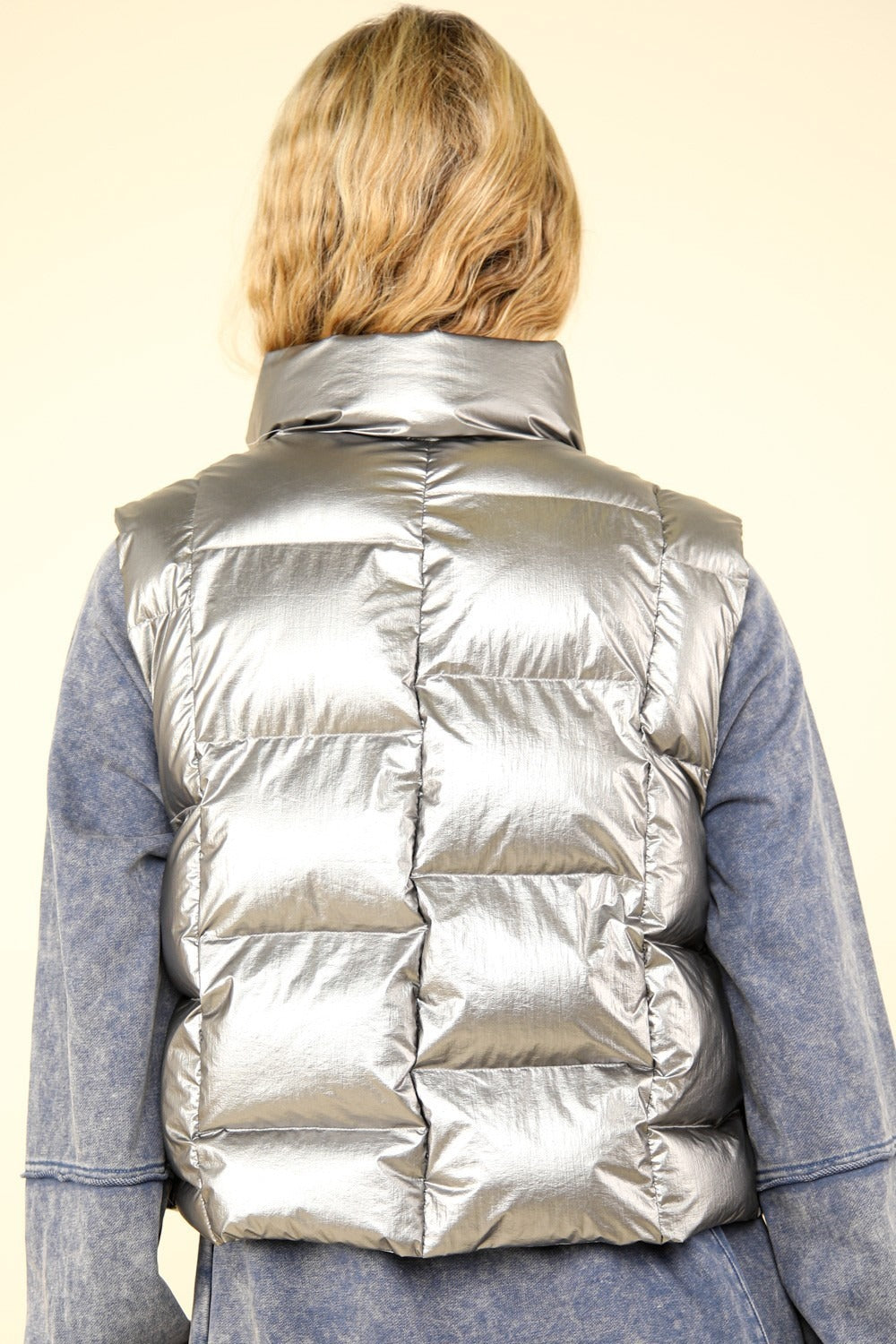 VERY J Metallic Star Shiny Metallic Zip Up Puffer Vest in Silver