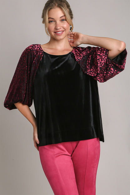 Umgee A Pop of Leopard Balloon Sleeve Velvet Top in Black