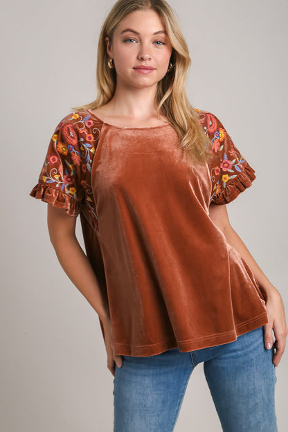 Umgee Tells A Story Velvet Embroidery Short Sleeve Blouse in Brown