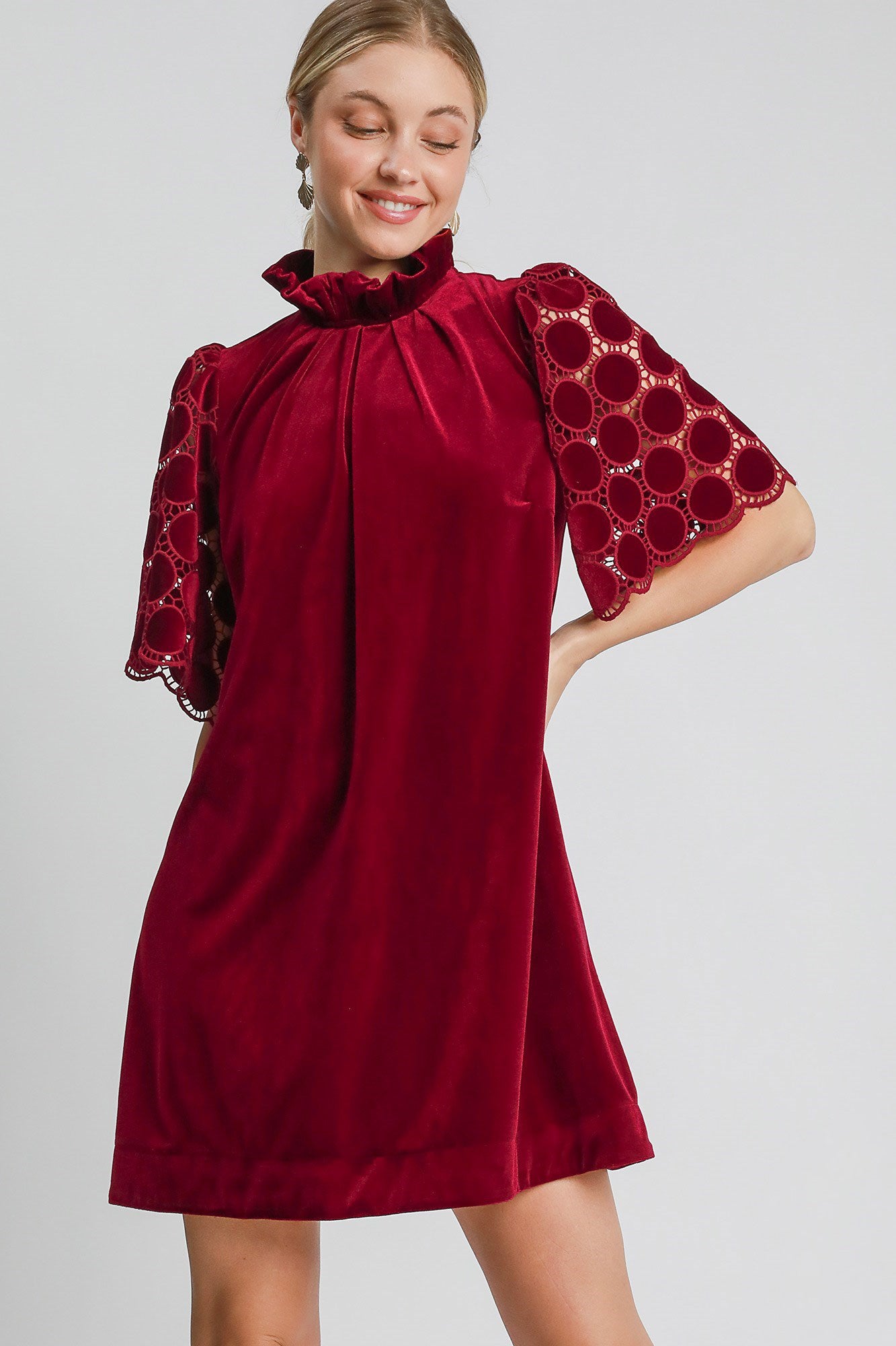 Umgee A Magic Match Dotted Lace Half Sleeve Mock Neck Back Tie Velvet Dress in Burgundy