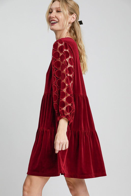 Umgee A Perfect Match Dotted Lace Sleeve Tiered Velvet Mini Dress in Burgundy