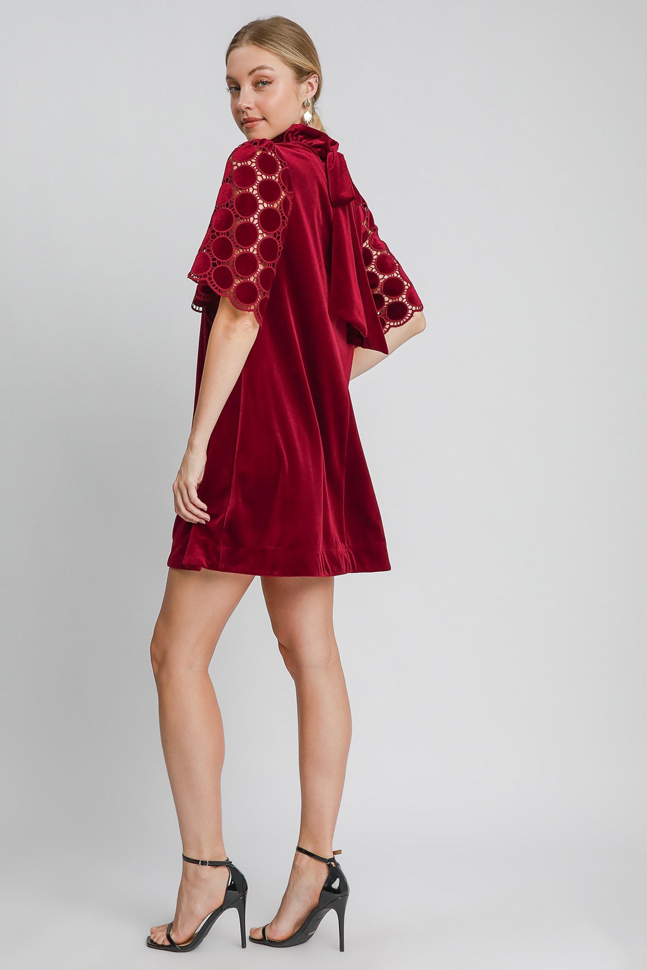 Umgee A Magic Match Dotted Lace Half Sleeve Mock Neck Back Tie Velvet Dress in Burgundy