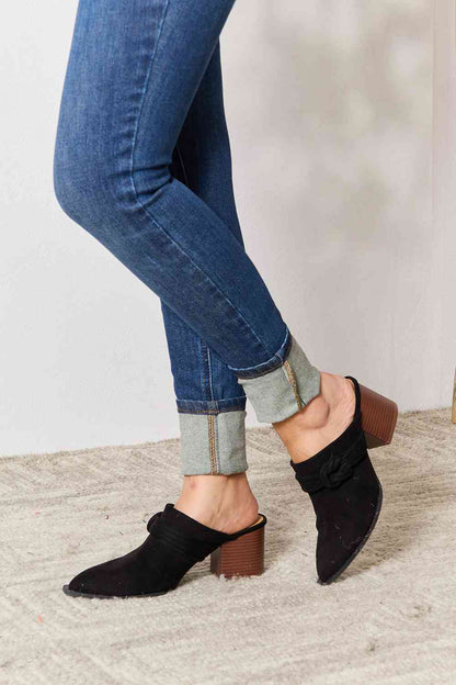 East Lion Corp Wander Often Pointed-Toe Braided Trim Mules