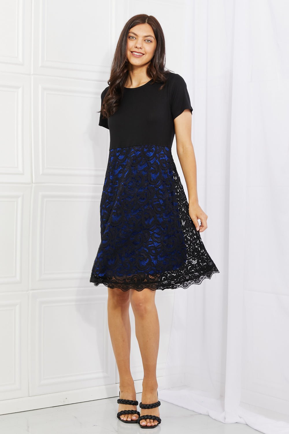 Yelete Contrasting Lace Midi Dress